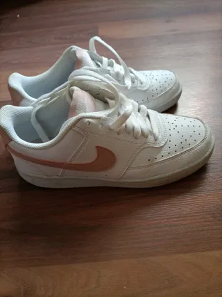 Zapatillas Nike Blancas y Rosas