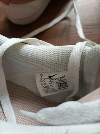 Zapatillas Nike Blancas y Rosas