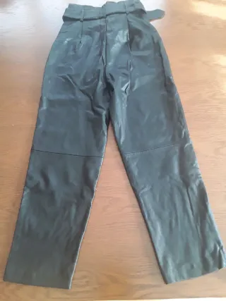 Pantalón negro Stradivarius