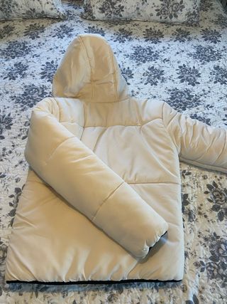 Chaqueta acolchada Fila beige con capucha