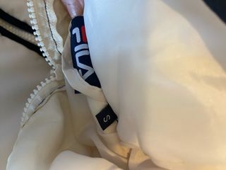 Chaqueta acolchada Fila beige con capucha