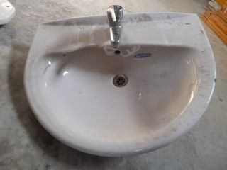 Lavabo Roca Victoria con grifo