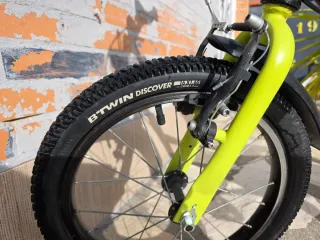 Bicicleta Infantil BTwin Dark Hero 500. 3 a 6 años