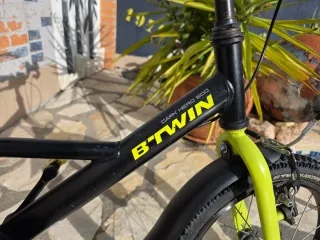 Bicicleta Infantil BTwin Dark Hero 500. 3 a 6 años