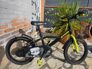 Bicicleta Infantil BTwin Dark Hero 500. 3 a 6 años