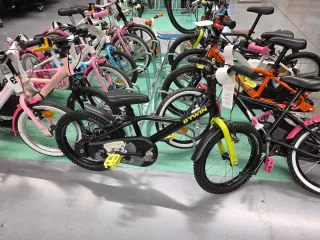 Bicicleta Infantil BTwin Dark Hero 500. 3 a 6 años