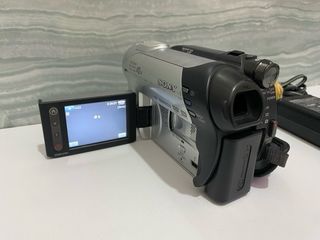 Cámara Sony Handycam DVD106E