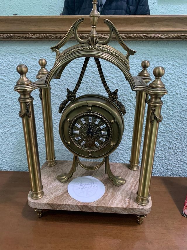 Reloj de sobremesa antiguo