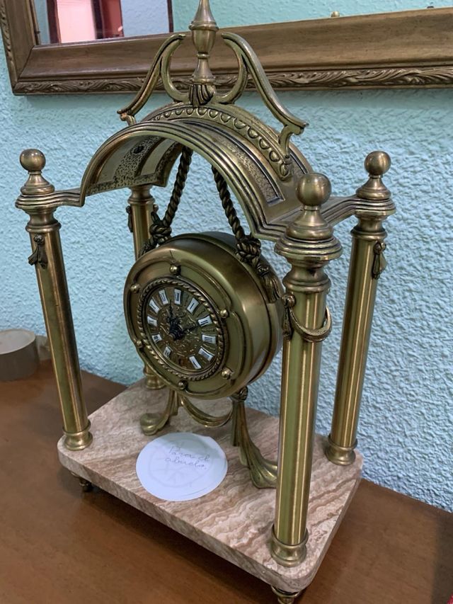 Reloj de sobremesa antiguo