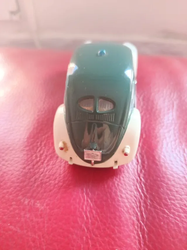 Coche Scalextric Volkswagen Policía.