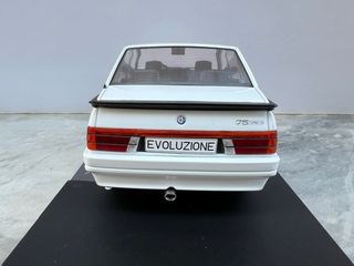 Alfa Romeo 75 Evoluzione 1987 Bianca 1:18 MCG