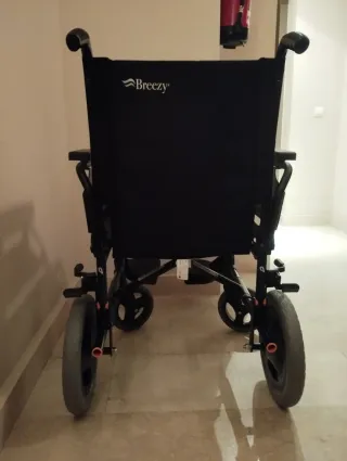 Silla de ruedas plegable como nueva