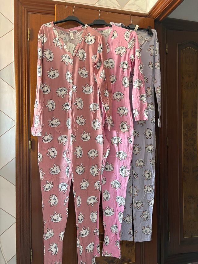 Monos Pijama Gatos Xl de los rosas y una L lila