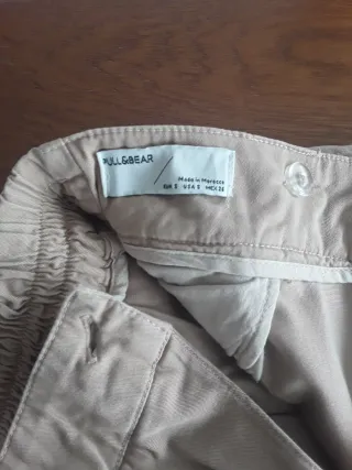 Pantalón cargo Pull and Bear beige