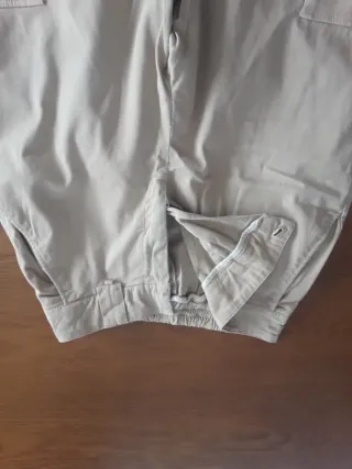 Pantalón cargo Pull and Bear beige