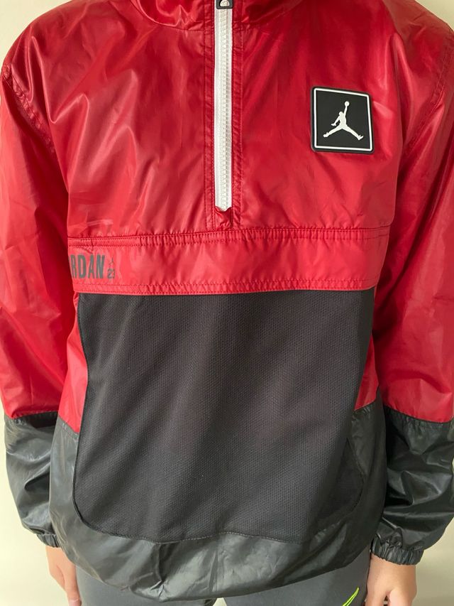 Chubasquero Jordan niño rojo y negro