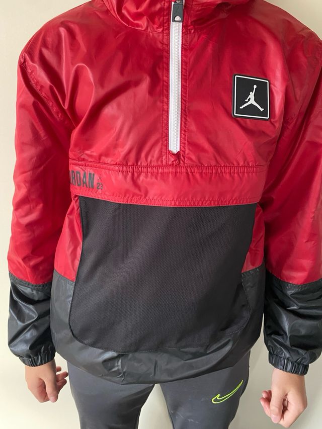 Chubasquero Jordan niño rojo y negro