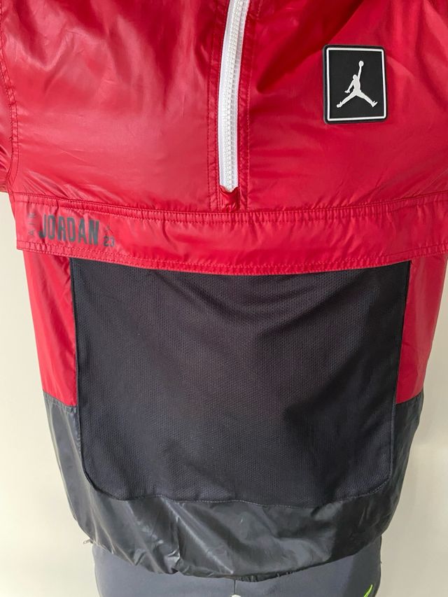 Chubasquero Jordan niño rojo y negro