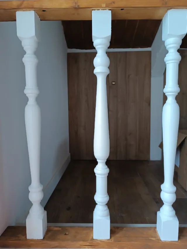 Balaustres de madera para barandilla