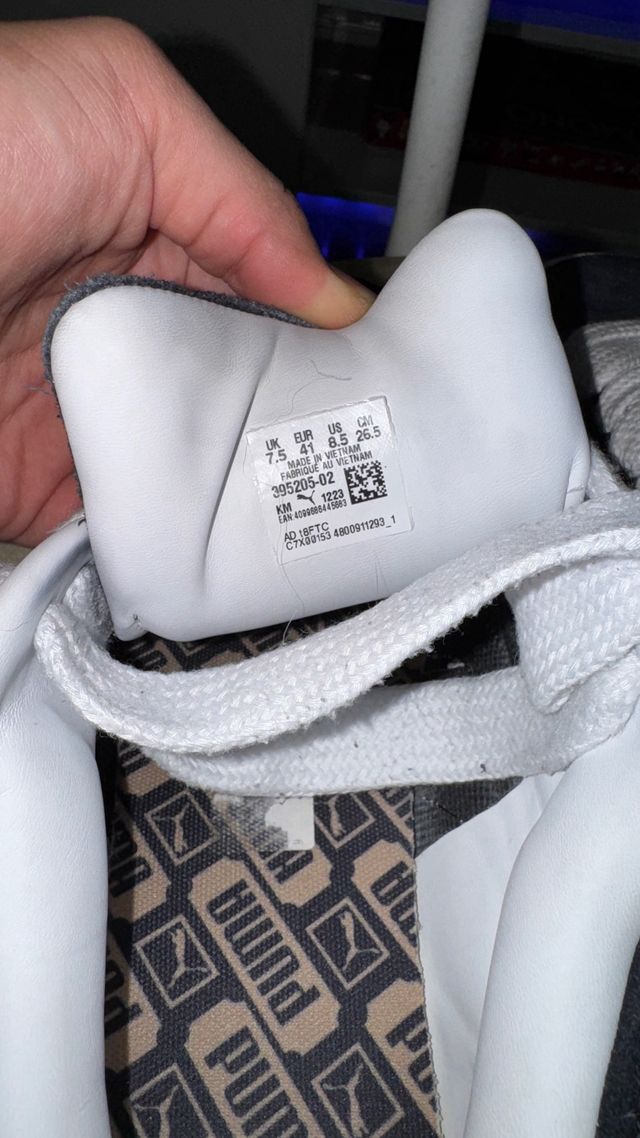 Zapatillas Puma Negras y Blancas