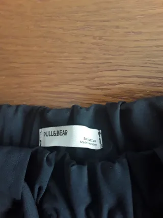 Pantalón Pull and Bear negro y dorado