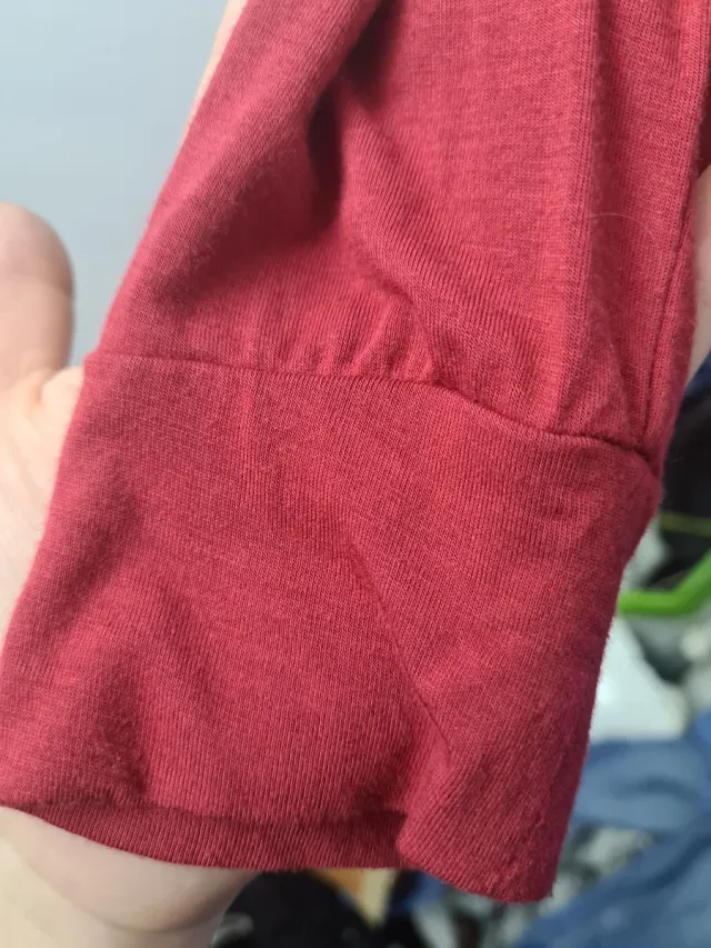 Moletom com capuz vermelho