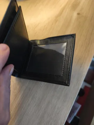 Cartera hombre negra con bandera