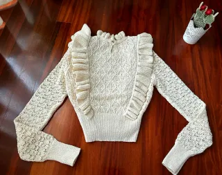 Jersey Zara beige con volantes