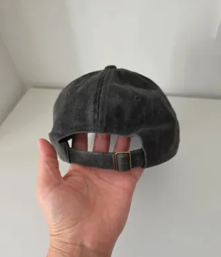 Gorra Etro Negra con Logo Dorado