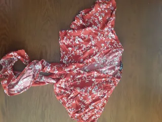 Camisa Shein floral roja