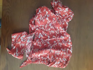 Camisa Shein floral roja