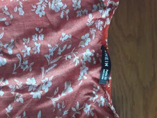 Camisa Shein floral roja