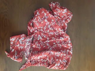 Camisa Shein floral roja