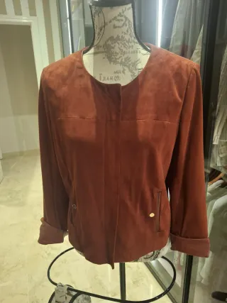 Cazadora ante Massimo Dutti