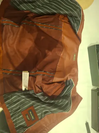 Cazadora ante Massimo Dutti