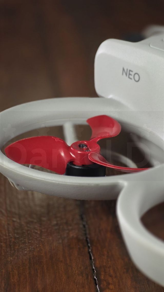 Dron DJI Neo come nuovo