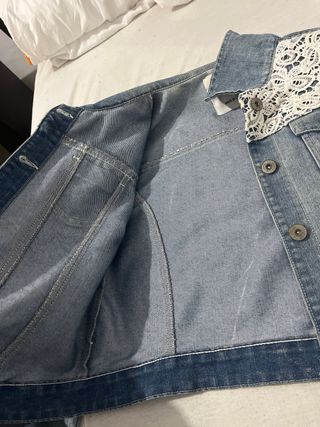 Chaqueta tejana YD con encaje blanco