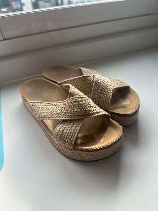 Sandalias planas esparto beige
