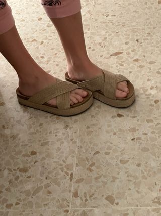 Sandalias planas esparto beige