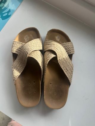 Sandalias planas esparto beige