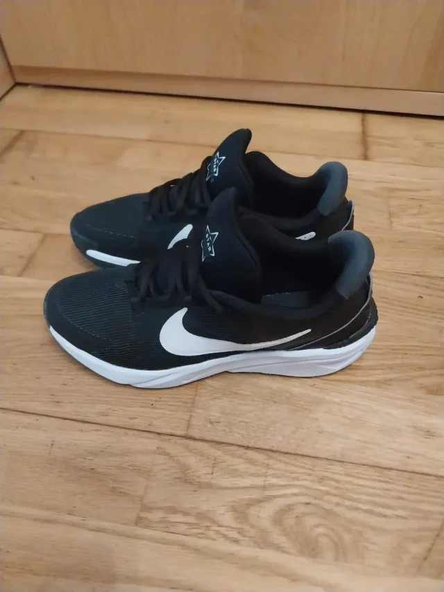 Zapatillas Nike Negras y Blancas