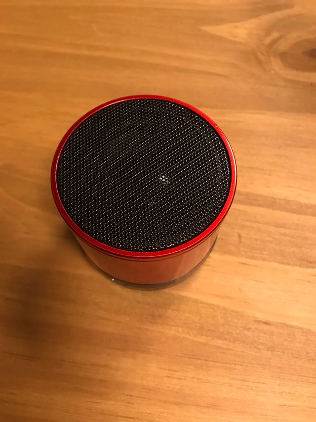 Altavoz Portátil Rojo y Negro