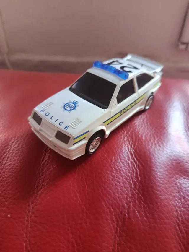 Coche scalextric Ford scort policía con sonido