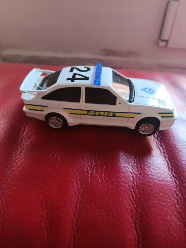 Coche scalextric Ford scort policía con sonido