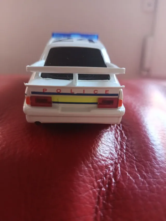 Coche scalextric Ford scort policía con sonido