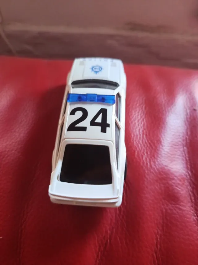 Coche scalextric Ford scort policía con sonido