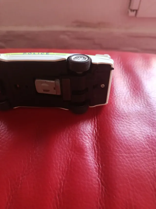 Coche scalextric Ford scort policía con sonido