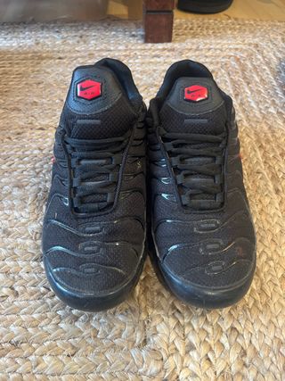 Zapatillas Nike Air Max Plus TN Negras Rojas