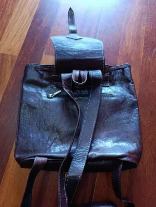 Mochila de cuero marrón