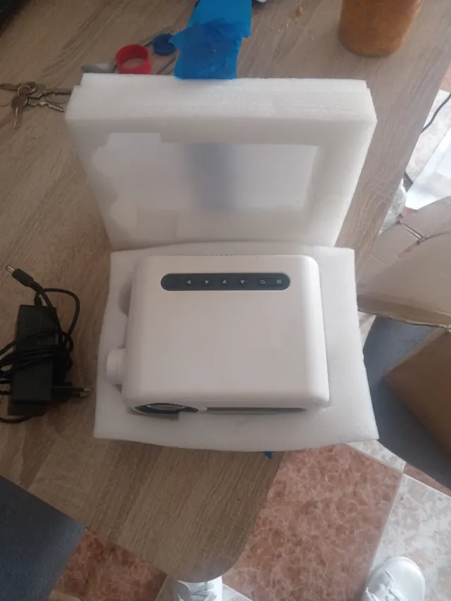 Proyector de video blanco